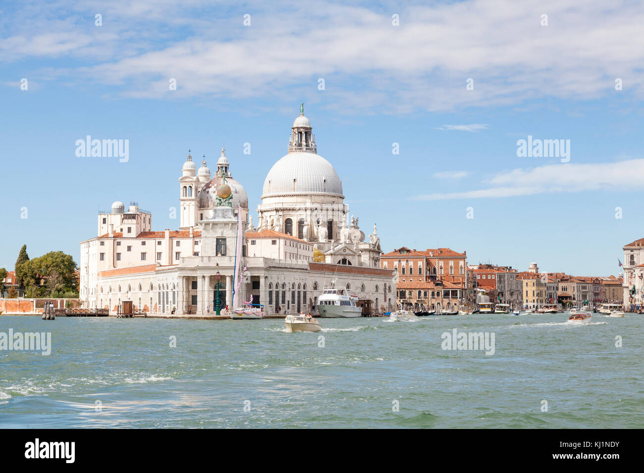 Punta della Dogana, Dorsoduro Venedig, Italien von der Lagune. Dies war das Old Customs House liegt am Eingang des Grand Canal Stockfoto