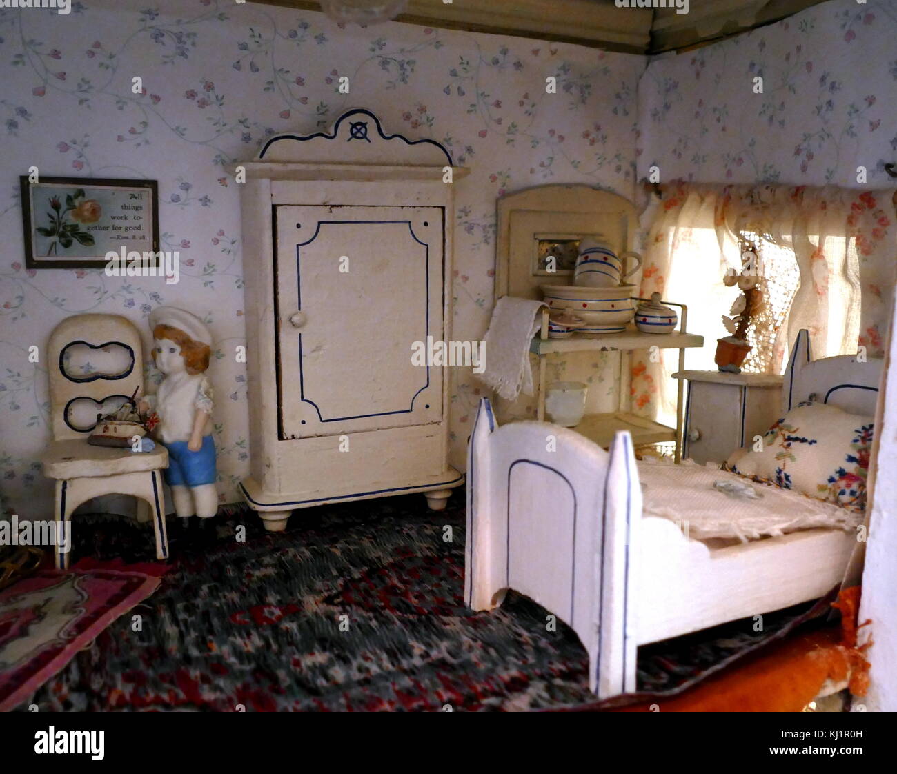 Schlafzimmer in einem Puppenhaus, dating von c Anfang 1900. Teekocher unbekannt; Stockfoto