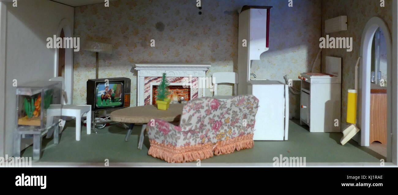 Puppenhaus in Form von Ferienwohnungen 1980 Englisch Stockfoto