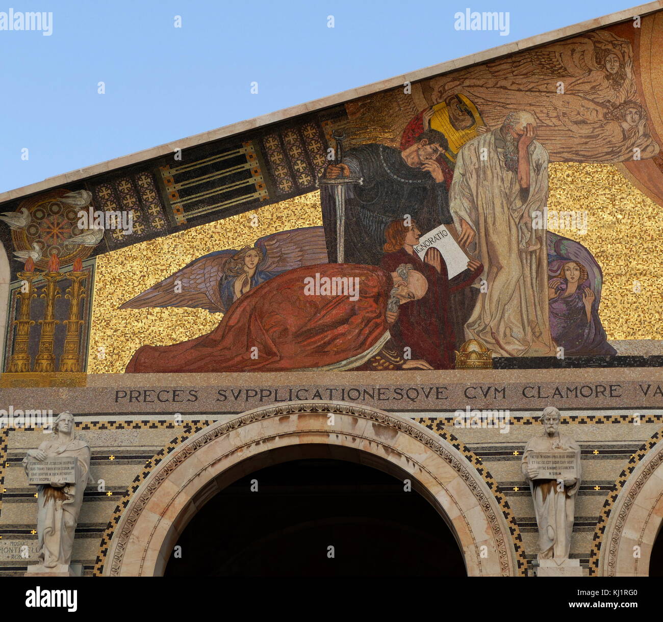 Die Römisch-katholische, Kirche aller Nationen, (Basilika der Agonie), auf dem Ölberg in Jerusalem, Israel. Neben dem Garten Gethsemane. Es beinhaltet einen Abschnitt von Fundament, wo Jesus sagte, der vor seiner Verhaftung gebetet zu haben. Stockfoto