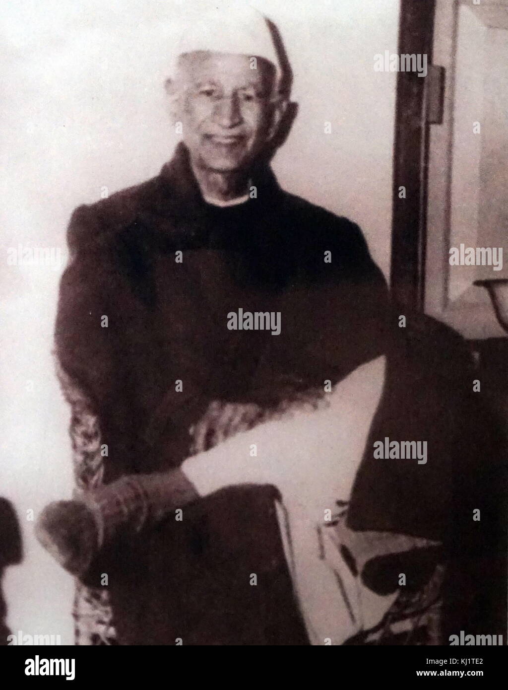 Amritlal Vithaldas Thakkar, im Volksmund bekannt als Thakkar Bapa (1869-1951) Indische Sozialarbeiter, die für die Weiterentwicklung der Stämme im indischen Unionsstaat Gujarat in Indien gearbeitet. Er wurde Mitglied der Diener der Indien Gesellschaft von Gopal Krishna Gokhale, 1914 gegründet. 1922 gründete er die Bhil Seva Mandal. Später wurde er zum Generalsekretär der haridschan Sevak Sangh von Mahatma Gandhi 1932 gegründet Stockfoto