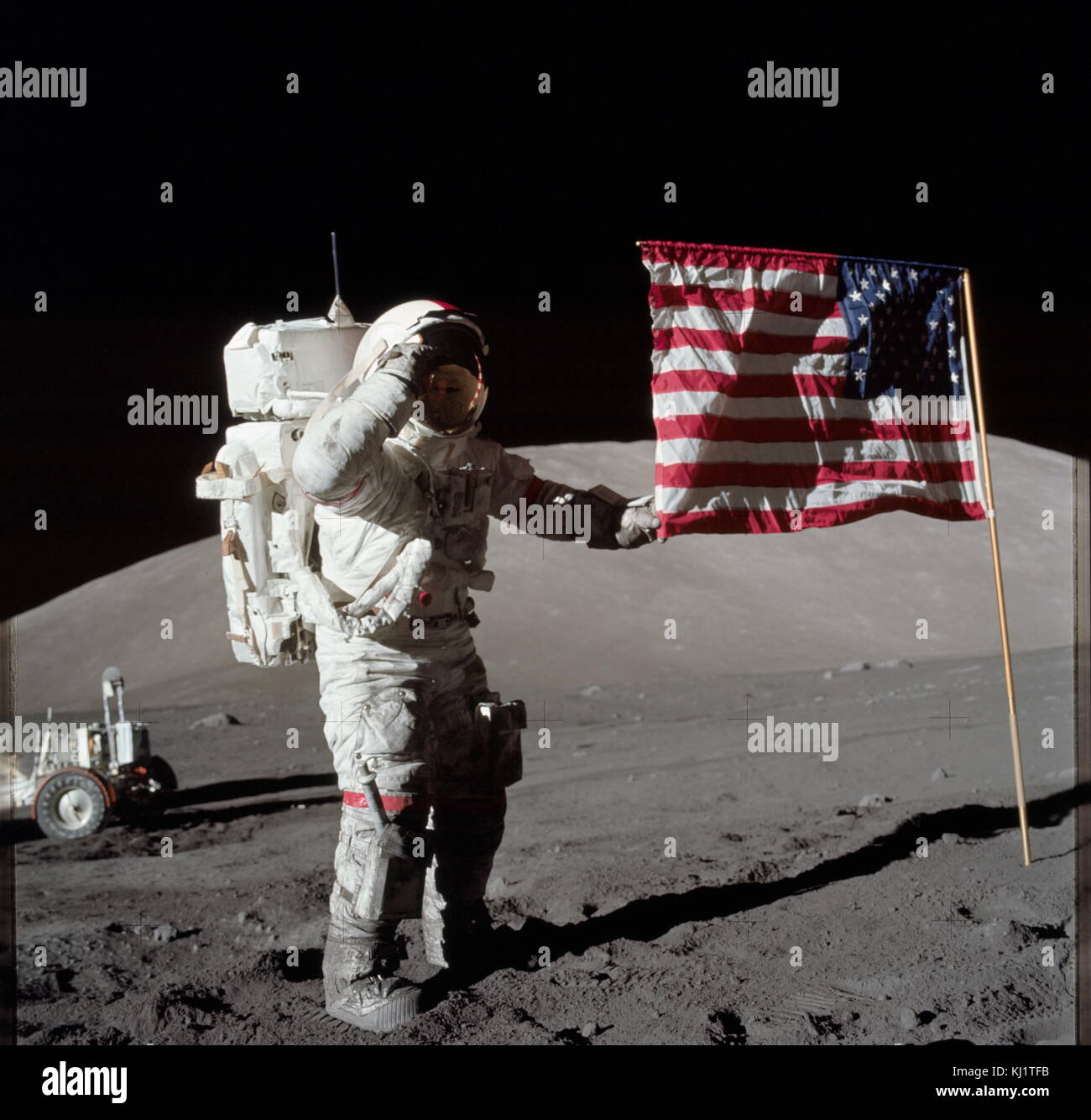 Apollo 17 Mission commander Eugene Cernan nach seinem zweiten Moonwalk der Mission. Apollo 17 war die letzte Mission der NASA Apollo Programm, das Unternehmen, dass die ersten Menschen auf dem Mond gelandet. Bei 12 Start: 33:00 Uhr Eastern Standard Time (EST) am 7. Dezember 1972, Stockfoto