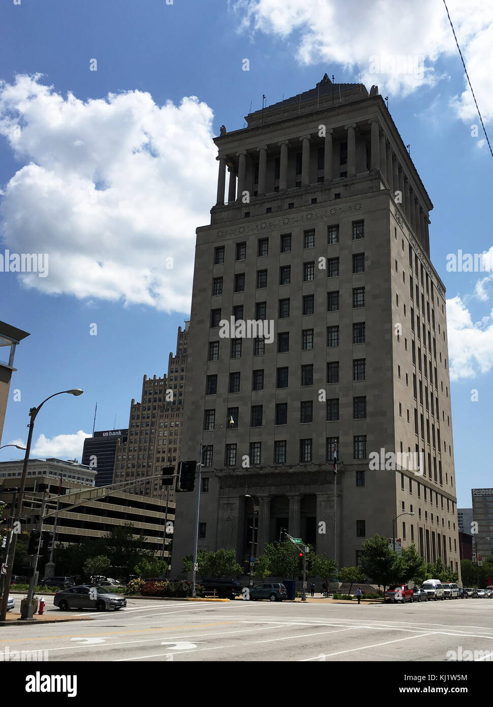 Blick auf die zivilen Gerichte Gebäude, ein Wahrzeichen Gericht Gebäude vom 22. Justizielle Circuit Court von Missouri in St. Louis, Missouri. Vom 21. Jahrhundert Stockfoto