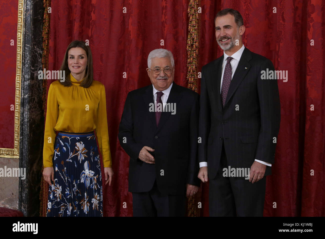 Spanischen König Felipe VI und Königin Letizia während der Rezeption für Palestina's Präsident Mahmud Abbas ocassion seines offiziellen Besuchs in Spanien im Königlichen Palast, Madrid am Montag, 20, November 2017 Credit: Gtres Información más Comuniación auf Linie, S.L./Alamy leben Nachrichten Stockfoto