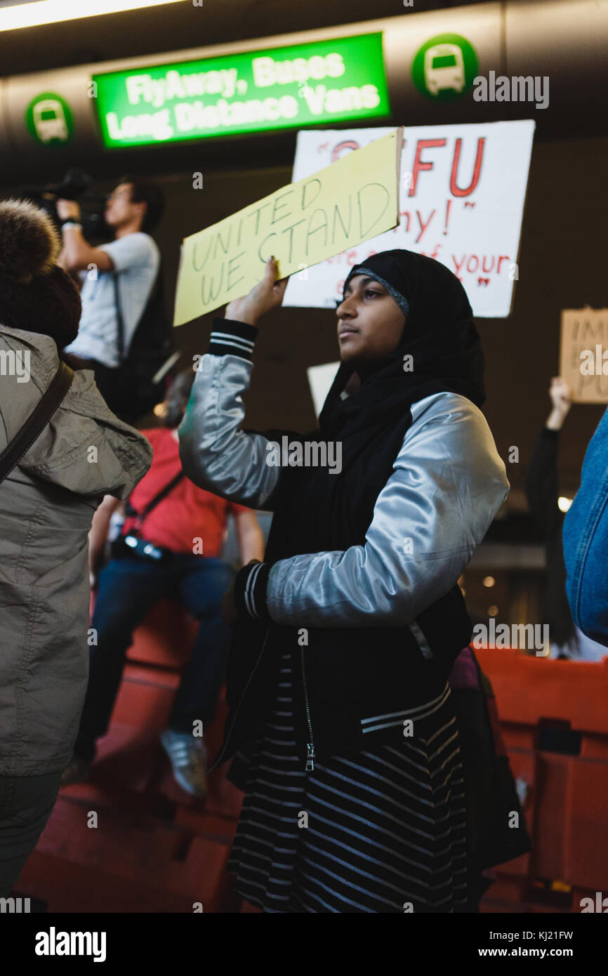 Die demonstranten Kampf gegen muslimische travel Donald Trump Verbot Stockfoto