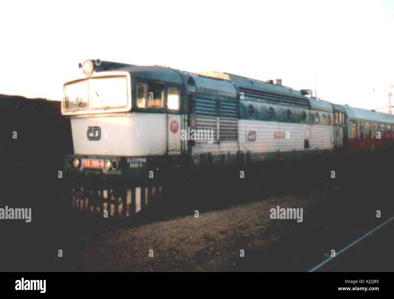 Die Lokomotiva 750 398 ist eine bedeutende Lokomotive in der tschechischen Eisenbahngeschichte. Bekannt für ihre starke Leistung, wurde diese Lokomotive Mitte des 20. Jahrhunderts hauptsächlich im Güter- und Personenverkehr eingesetzt. Stockfoto