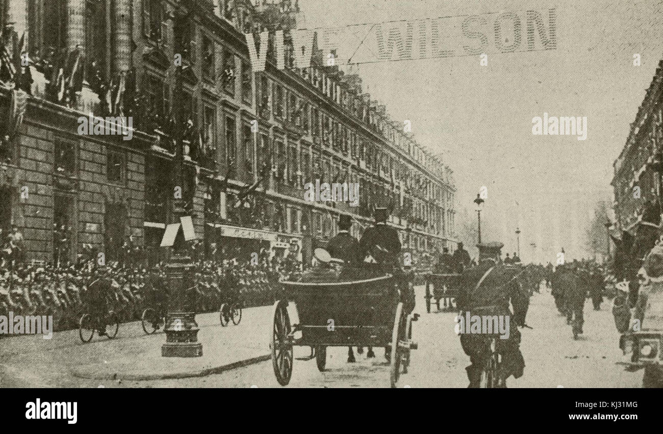 Pariser grüße Präsident Wilson auf der Rue Royale Stockfoto