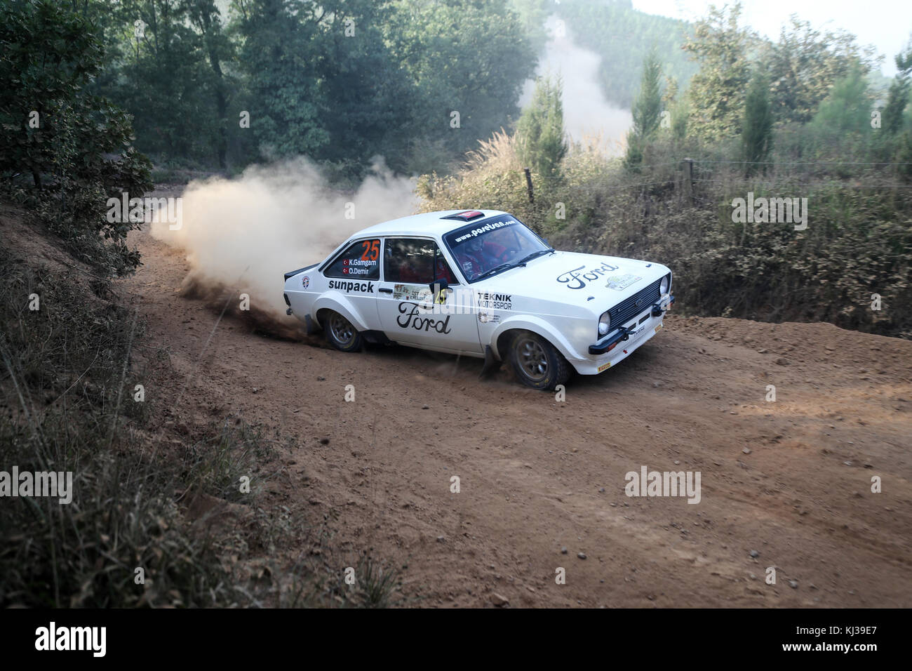 ISTANBUL, TÜRKEI - 09. SEPTEMBER 2017: Kemal Gamgam fährt Ford Escort MKII bei der ISOK Istanbul Rally Stockfoto