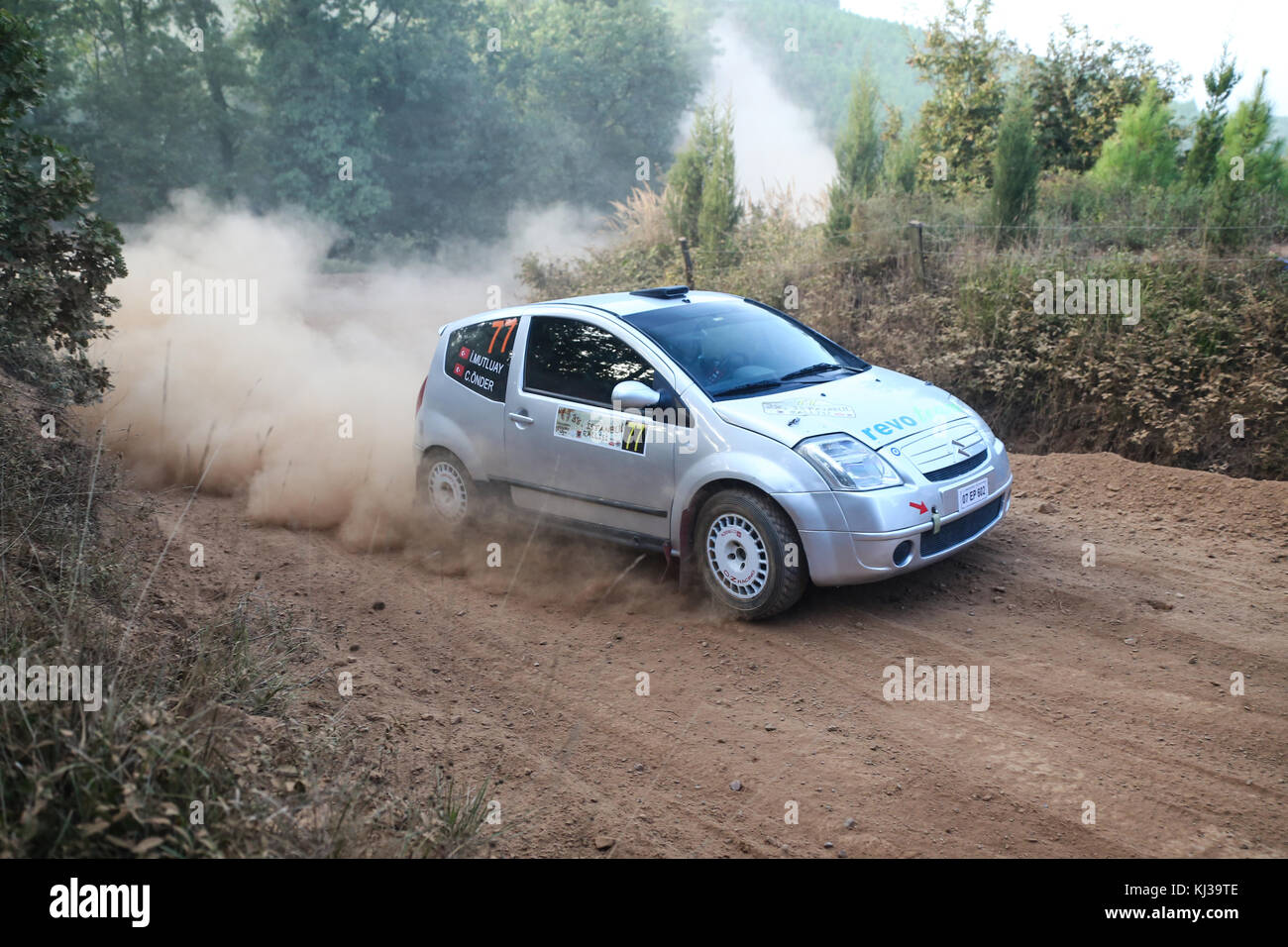 ISTANBUL, TÜRKEI - 09. SEPTEMBER 2017: Ilhan Mutluay fährt Citroen C2 in der ISOK Istanbul Rally Stockfoto