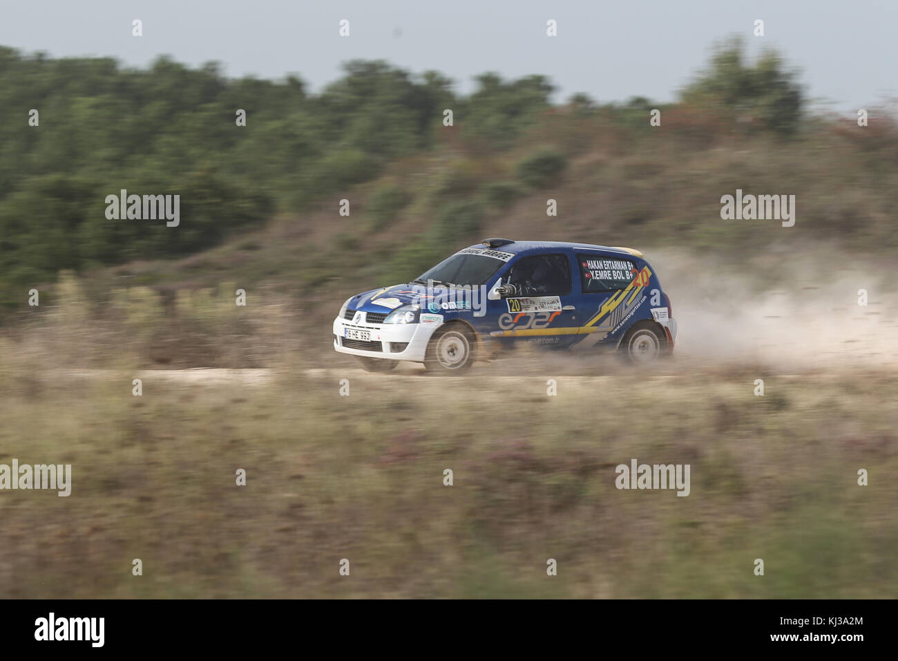 ISTANBUL, TÜRKEI - 10. SEPTEMBER 2017: Hakan Ertarman fährt Renault Clio Ragnotti bei der ISOK Istanbul Rally Stockfoto