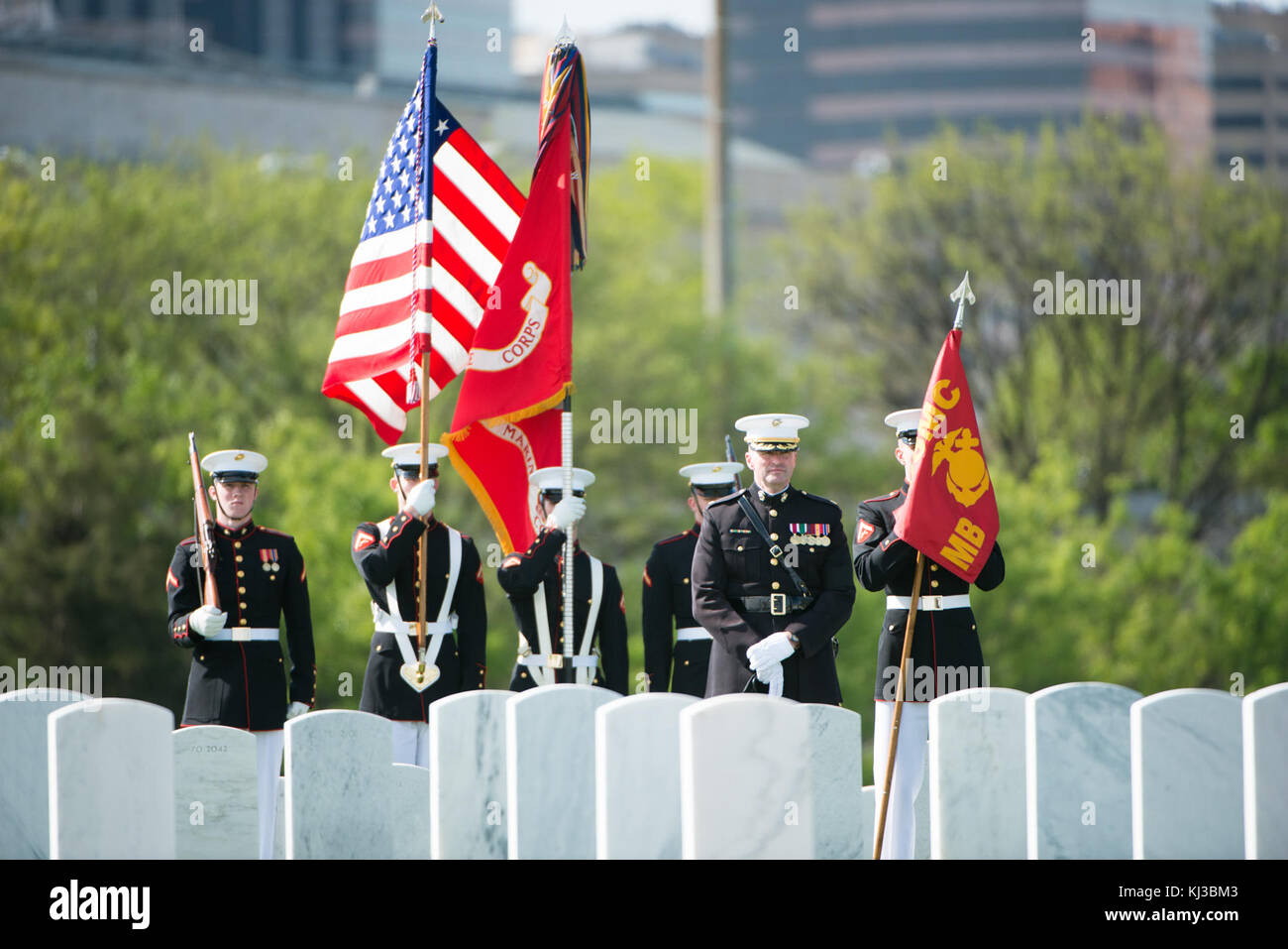 Us-Marines von Marine Barracks Washington (8 und I) Teilnahme am Grabe Service auf dem Arlington National Cemetery (17291669901) Stockfoto
