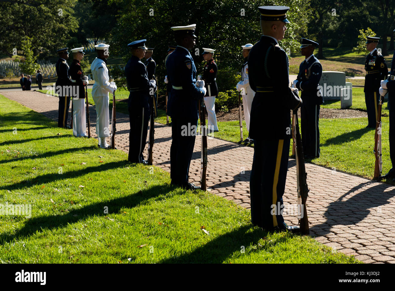 Die US-Army Military District von Washington führt eine Presidential bewaffnete Kräfte die volle Ehre Wreath-Laying Zeremonie am Grab des Präsidenten William H. Taft in Arlington National Cemetery sein 158. Birt 0095 zu feiern. Stockfoto