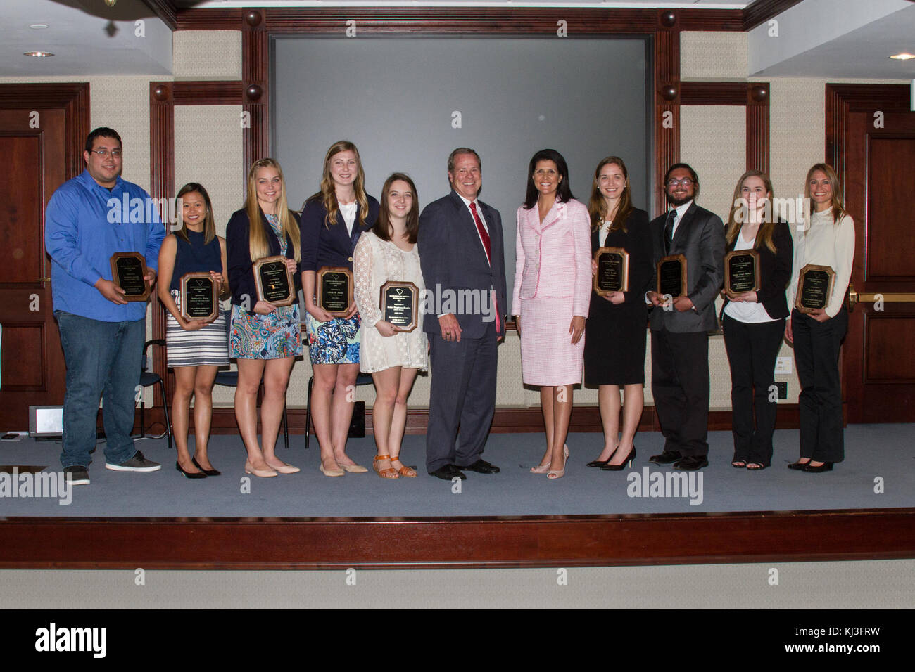 Dieses Bild zeigt Nikki Haley bei der Tourism Student Awards 2016, bei der sie an der Auszeichnung von Studenten für ihre Beiträge zu Tourismusstudien und der Branche teilnahm. Stockfoto