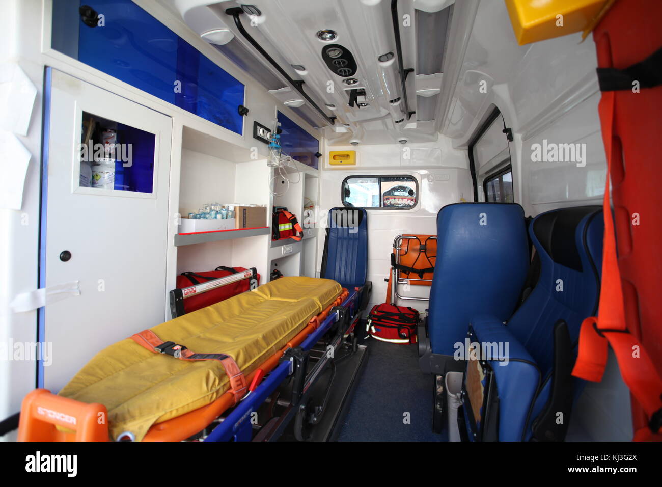 Krankenwagen Auto von innen und zurück. Stockfoto