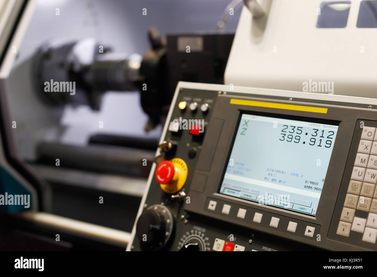 Bedienfeld der Drehbank Maschine mit Computer Numerical Control (CNC). selektive Fokus Stockfoto