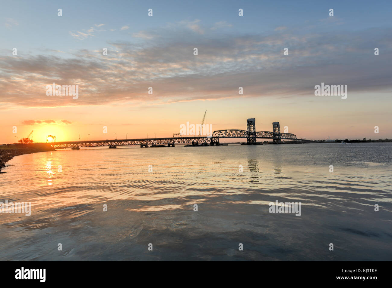 Marine Parkway - Gil Hodges Memorial Bridge von rockaway gesehen, Queens. gebaut und von der Marine parkway Behörde eröffnet in 1937, es war das längste Stockfoto