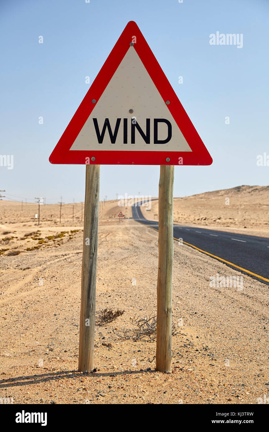 Gefahr Wind Zeichen in der Nähe von Lüderitz, Namibia, Afrika Stockfoto