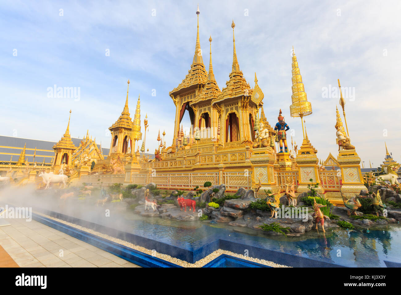 Bangkok, Thailand - 12. November 2017: Die Royal Krematorium Seiner Majestät König Bhumibol Adulyadej spät gebaut für die königliche Begräbnis am Sanam Luang. Stockfoto