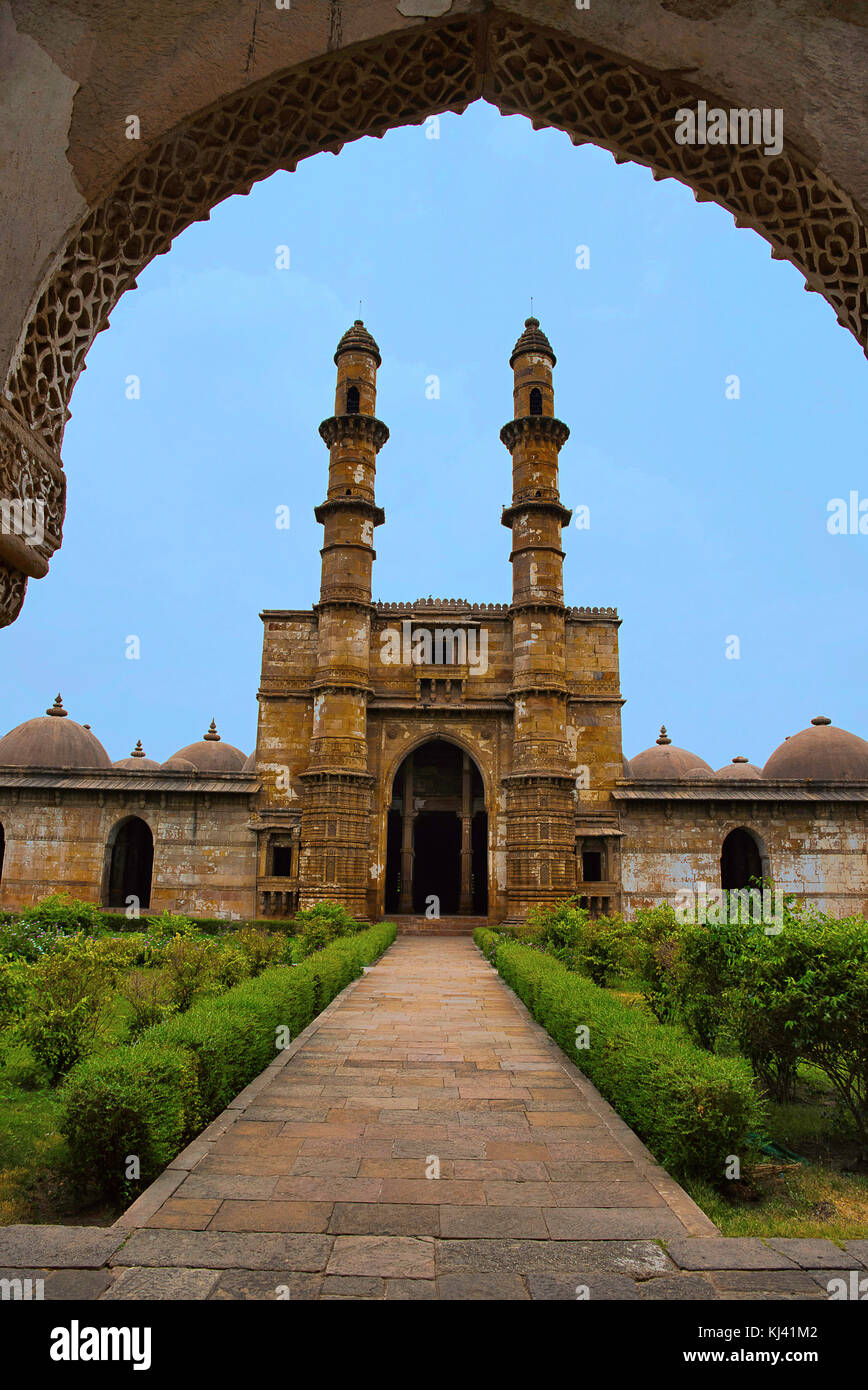 Außenansicht der Jami Masjid (Moschee), UNESCO-geschützten Champaner - Pavagadh Archäologischen Park, Gujarat, Indien. Stockfoto