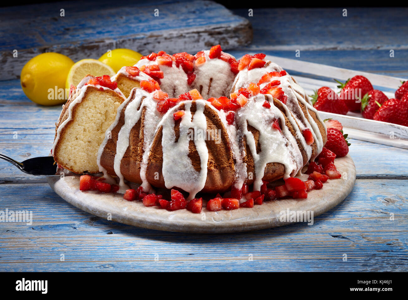 Strawberry lemonade bundt Cake Stockfoto