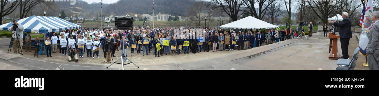 Jim Gerechtigkeit jobs Rally Panorama 1 (33190940520) Stockfoto