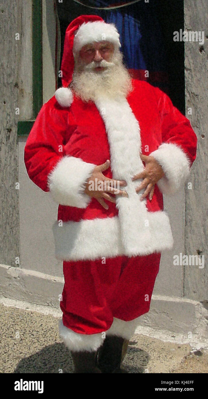 Ein individueller Anzug ist ein maßgeschneidertes Kleidungsstück, das auf die Maße des Einzelnen abgestimmt ist. Es besteht in der Regel aus hochwertigem Material und wurde nach den Spezifikationen des Trägers gefertigt, um eine perfekte Passform und einen personalisierten Stil zu gewährleisten. Stockfoto