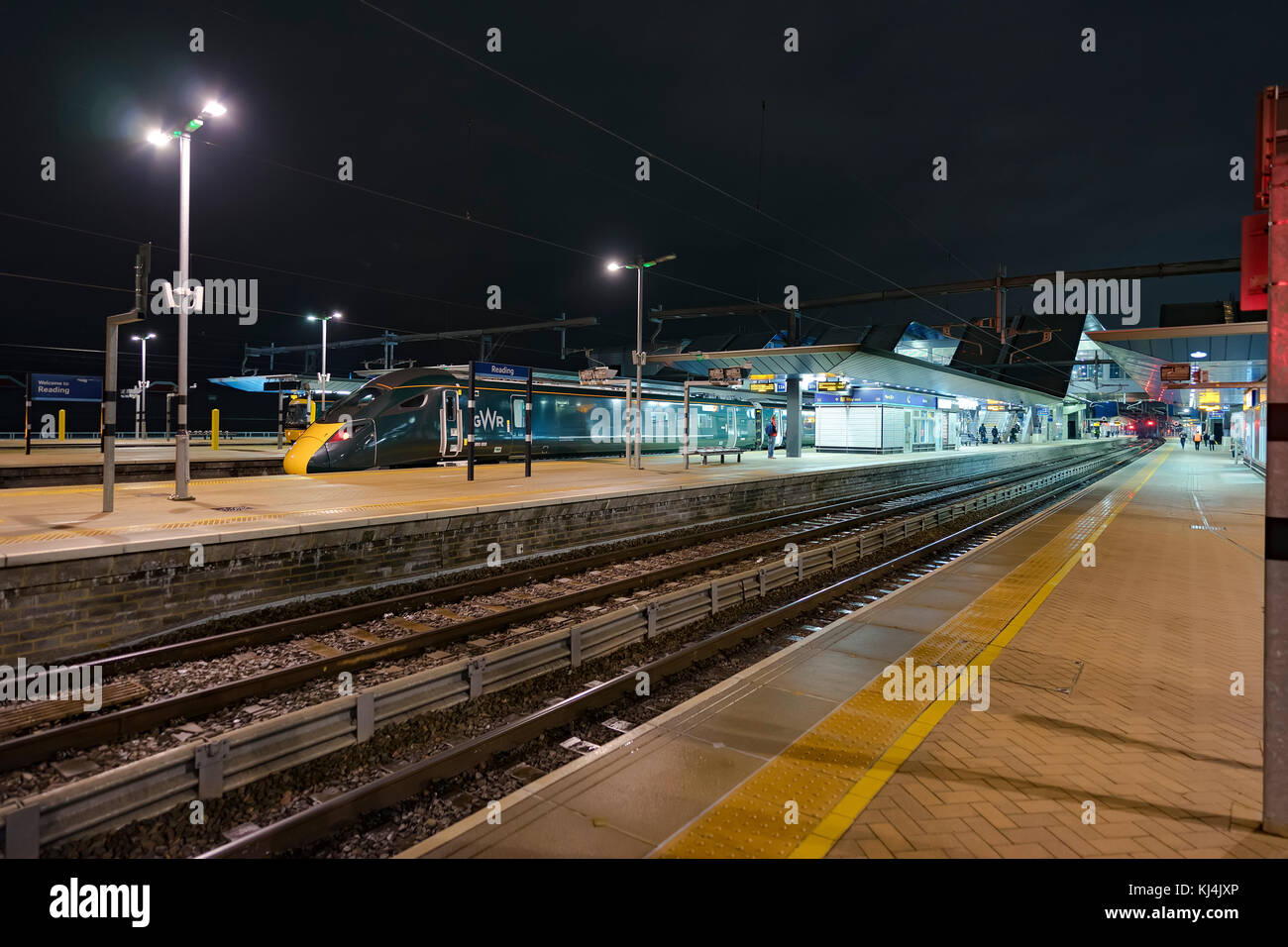 Schnellzug der Klasse 800 am Bahnhof Reading Stockfoto