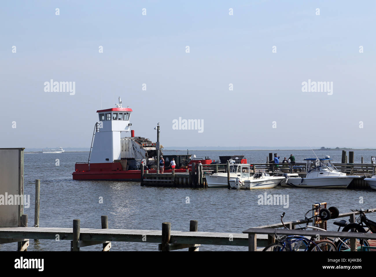 Müll Boot zu fairen Hafen, Fire Island, NY, USA Stockfoto