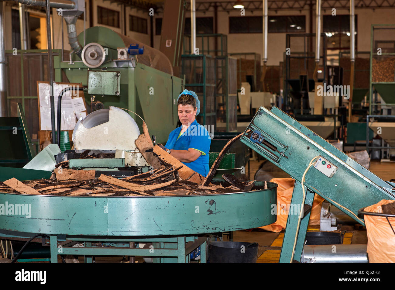 Cork processing Fotos und Bildmaterial in hoher Auflösung Alamy