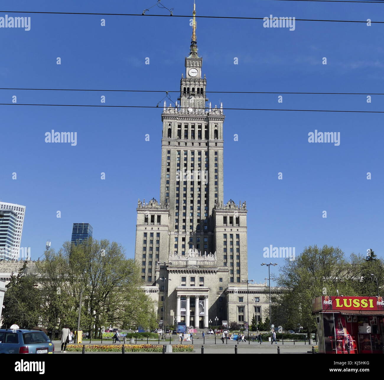 1955 gebaut, der Palast der Kultur und Wissenschaft ist ein bemerkenswert hohes Gebäude in Warschau, Polen. Stockfoto