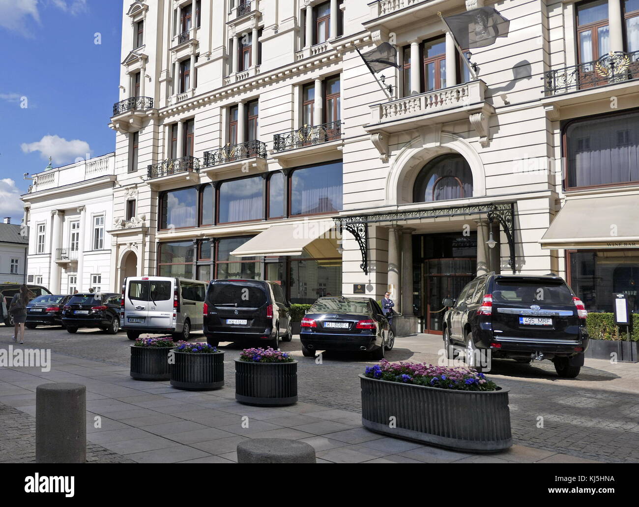 Hotel Bristol, Warschau ist ein historisches Hotel 1901 eröffnet, in Polens Hauptstadt Warschau zu einem Neo-Renaissance-Design gebaut, von dem Architekten W?adys?aw Marconi die endgültige Hotel zu entwerfen. Nachdem Polen erlangte seine Unabhängigkeit im Jahre 1919, paderewski als Premierminister, der ersten Sitzung seiner Regierung in seinem Hotel statt. Nach dem deutschen Einmarsch im Jahr 1939, das Hotel war in der Zentrale der Chef der Distrikt Warschau gemacht. Er überlebte den Krieg und wurde renoviert und 1945 neu eröffnet. Stockfoto