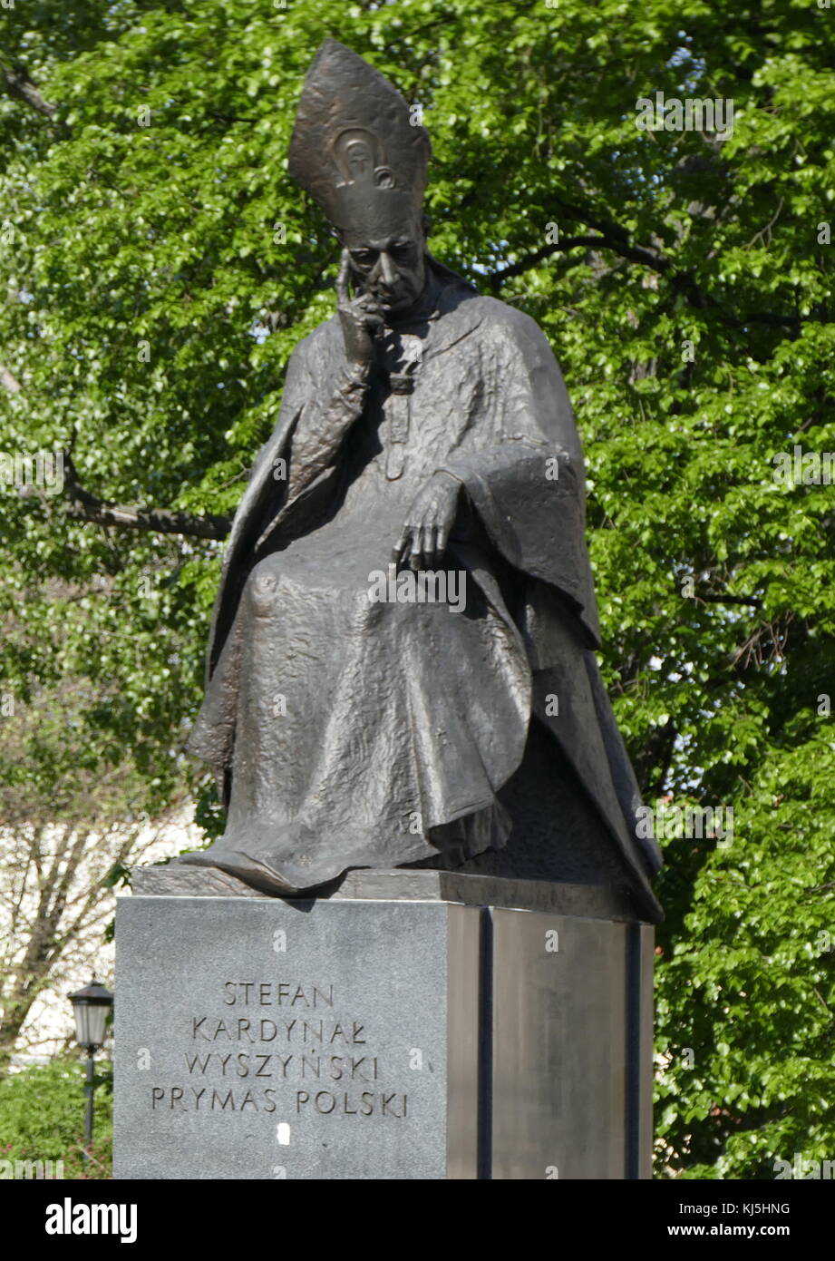 Statue von Stefan Wyszynski (1901-1981) in Warschau, Polen, Kardinal Stefan Wyszynski war ein polnischer Titularbistum der Römisch-katholischen Kirche. Bischof von Lublin von 1946 bis 1948, Erzbischof von Warschau und Erzbischof von Gniezno von 1948 bis 1981. Für viele war er der unbestrittene Führer der polnischen Nation (der ungekrönte König von Polen), in Opposition zu den totalitären Regierung. Er ist auch für das Überleben der polnischen Christentums in das Gesicht seiner Unterdrückung und Verfolgung während der Herrschaft des kommunistischen Regimes 1945 - 1989 gutgeschrieben. Stockfoto