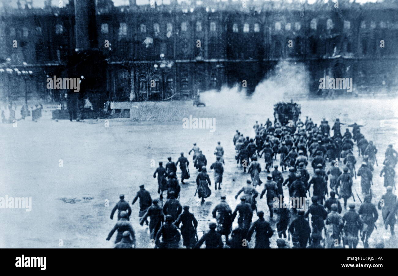 Re-enactment Der stürmung der Winterpalast, St. Petersburg, während der Russischen Revolution 1917 Stockfoto
