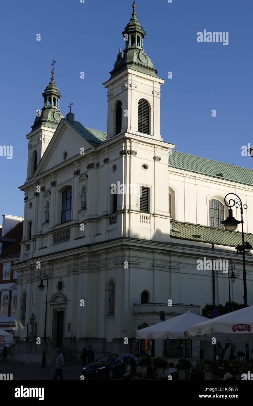 Die Kirche des Heiligen Geistes in der Warschauer Altstadt, Warschau Polen. Ursprünglich im gotischen Stil neben einem Krankenhaus im 14. Jahrhundert erbaut. Es wurde von Janusz der Ältere, Herzog von Warschau gegründet, und übergab die Stadt im Jahre 1388. Im Jahre 1699 wurde der Grundstein für die neue Kirche, die von 1707 bis 1717 im barocken Stil erbaut wurde von den Architekten Józef Piola und Józef Szymon Bellotti gelegt. 1944, während der berüchtigten Warschauer Aufstand, die Kirche fast vollständig von der deutschen Armee zerstört wurde; 1947, der polnische Primas Kardinal Hlond, die Kirche, die für die Verwaltung der t zurück Stockfoto