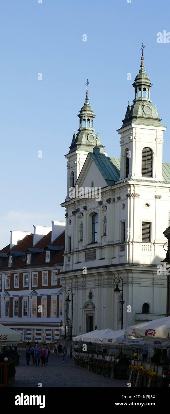 Die Kirche des Heiligen Geistes in der Warschauer Altstadt, Warschau Polen. Ursprünglich im gotischen Stil neben einem Krankenhaus im 14. Jahrhundert erbaut. Es wurde von Janusz der Ältere, Herzog von Warschau gegründet, und übergab die Stadt im Jahre 1388. Im Jahre 1699 wurde der Grundstein für die neue Kirche, die von 1707 bis 1717 im barocken Stil erbaut wurde von den Architekten Józef Piola und Józef Szymon Bellotti gelegt. 1944, während der berüchtigten Warschauer Aufstand, die Kirche fast vollständig von der deutschen Armee zerstört wurde; 1947, der polnische Primas Kardinal Hlond, die Kirche, die für die Verwaltung der t zurück Stockfoto