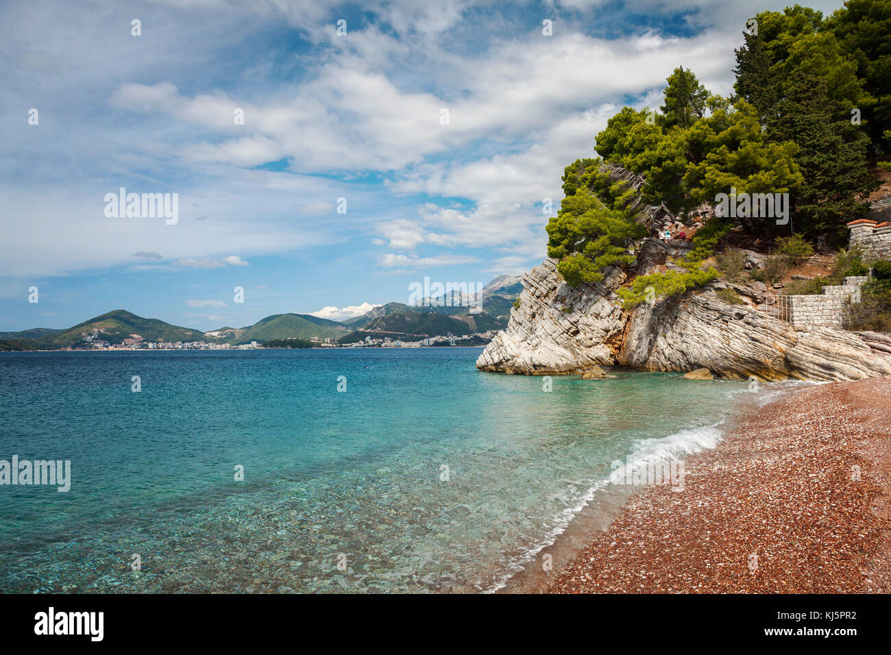 Bild der Landschaft durch die Adria. Sveti Stefan, Montenegro. Stockfoto