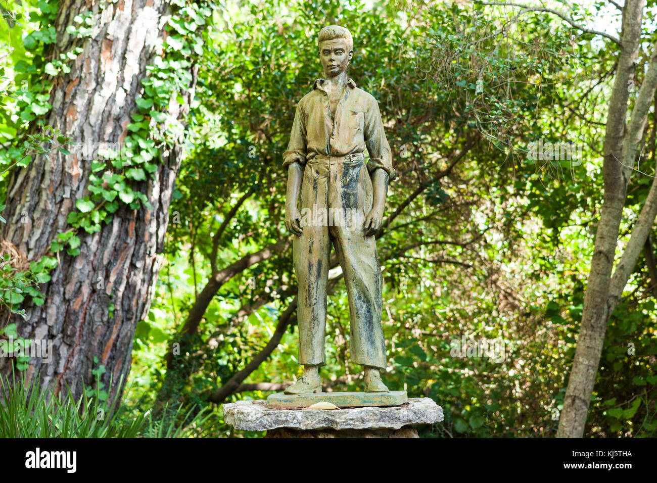 Bronze Skulptur eines mallorquinischen Mann in LLuc botanischer Garten Stockfoto