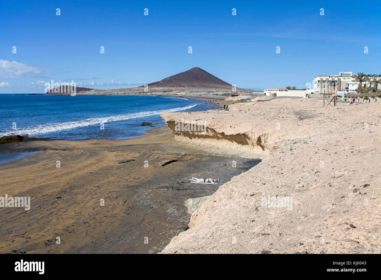 Strand von El Medano und Montana Roja, ein beliebtes Ziel für Surfer auf Teneriffa, Kanarische Inseln, Spanien Stockfoto