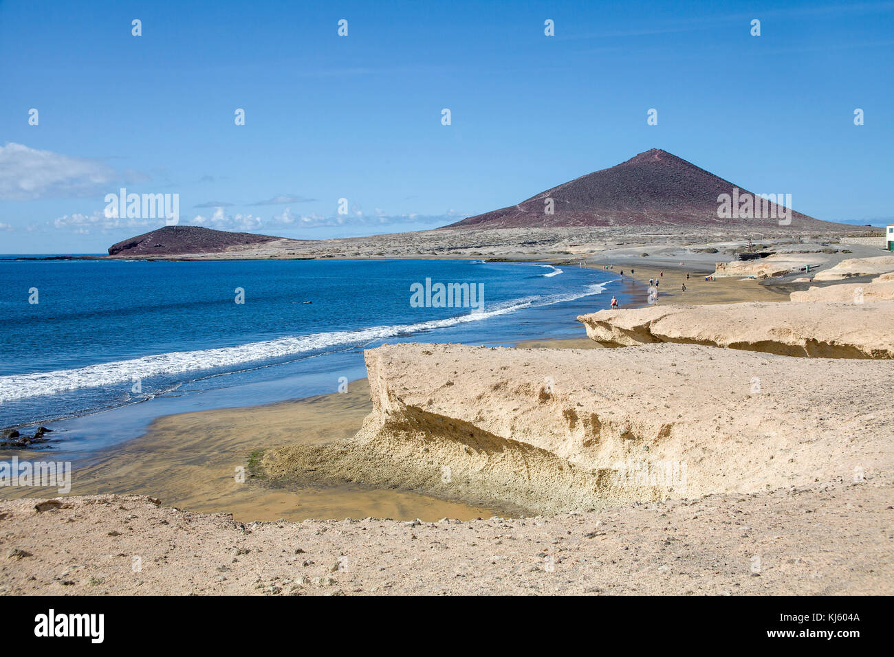 Strand von El Medano und Montana Roja, ein beliebtes Ziel für Surfer auf Teneriffa, Kanarische Inseln, Spanien Stockfoto