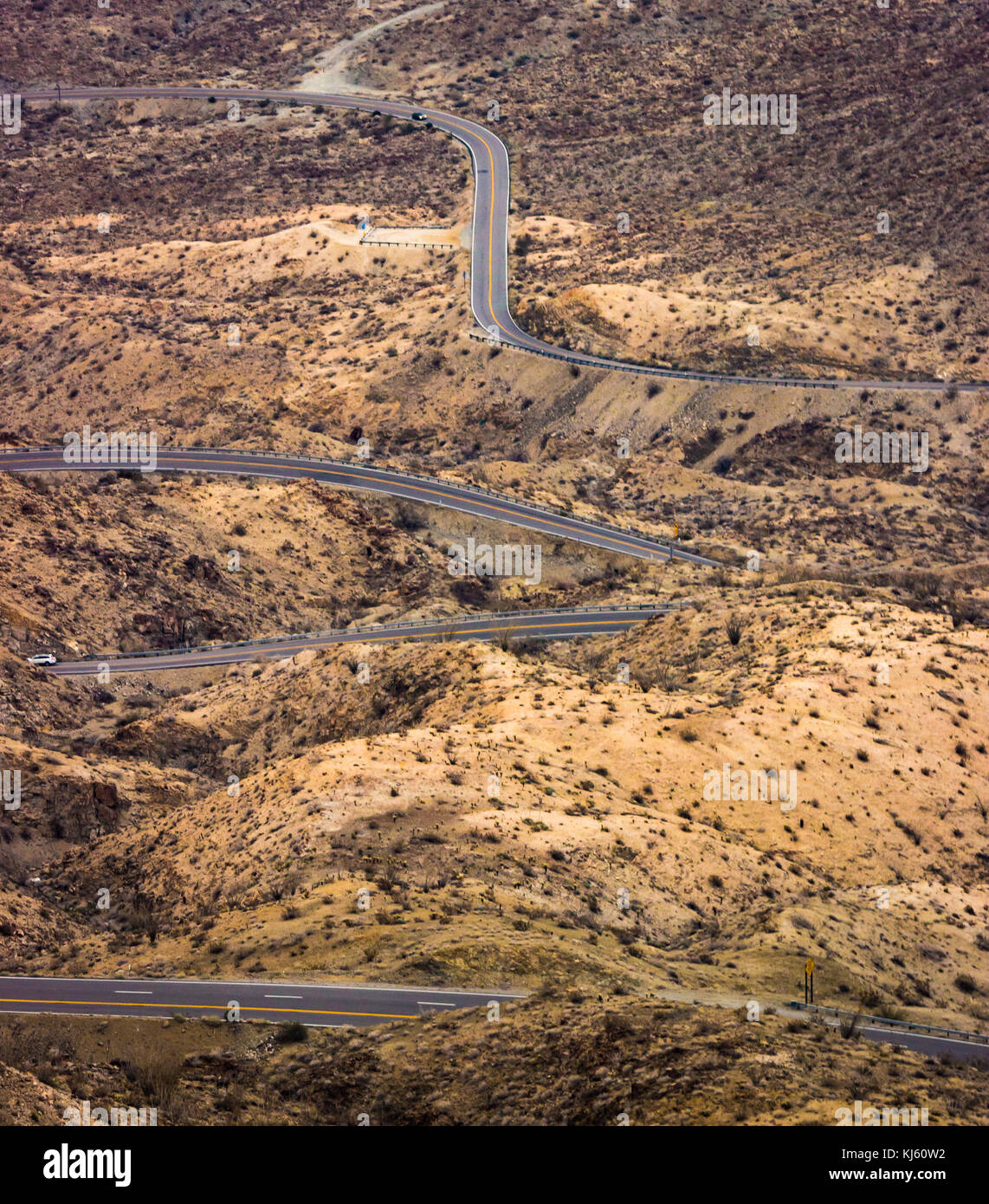 Wicklung Palmen, Kiefern Highway Wüste Straße im Coachella Valley, Palm Desert, CA Stockfoto