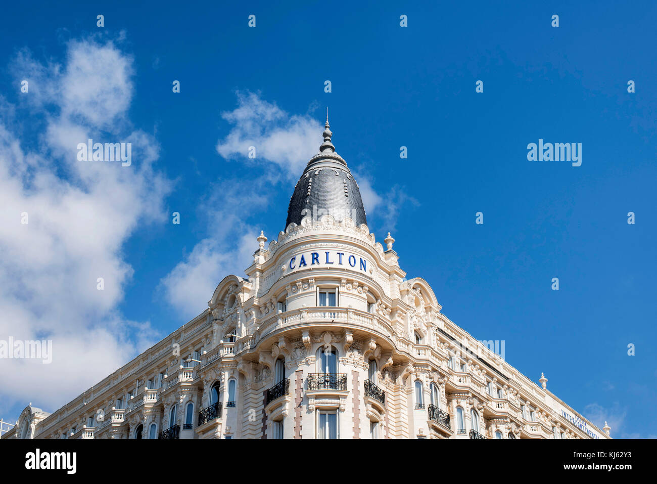 Cannes (Frankreich): das InterContinental Carlton Hotel am Boulevard de la Croisette. Das Hotel ist als National Historic Landmark registriert ( Stockfoto