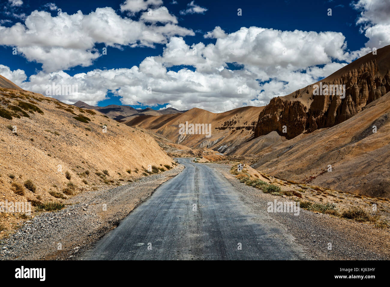 Autobahn zwischen dem Himalaya und Manali-Leh. Ladakh, Jammu und Kashm Stockfoto