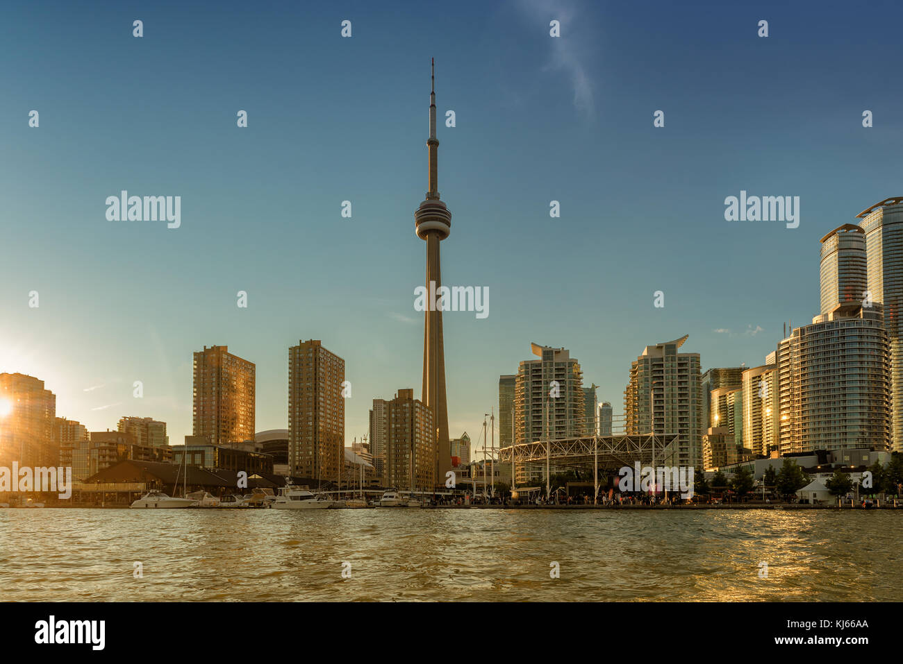 Schöne Toronto Skyline bei Sonnenuntergang. Stockfoto