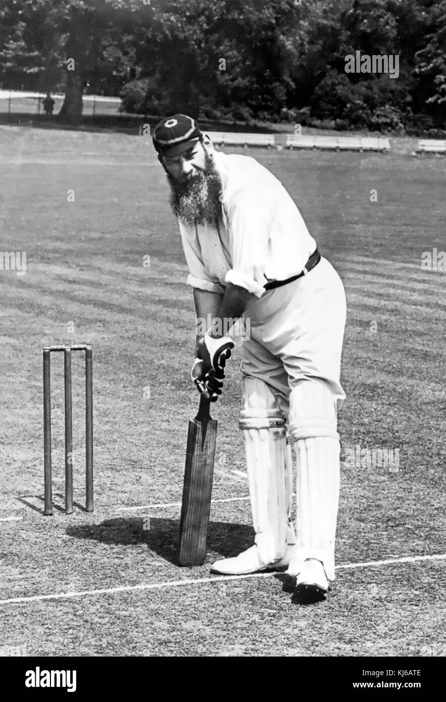 W.G.GRACE (1848-1915) Englischkricketspieler ca. 1890 in den Kappenfarben des Marylebone Cricket Club Stockfoto