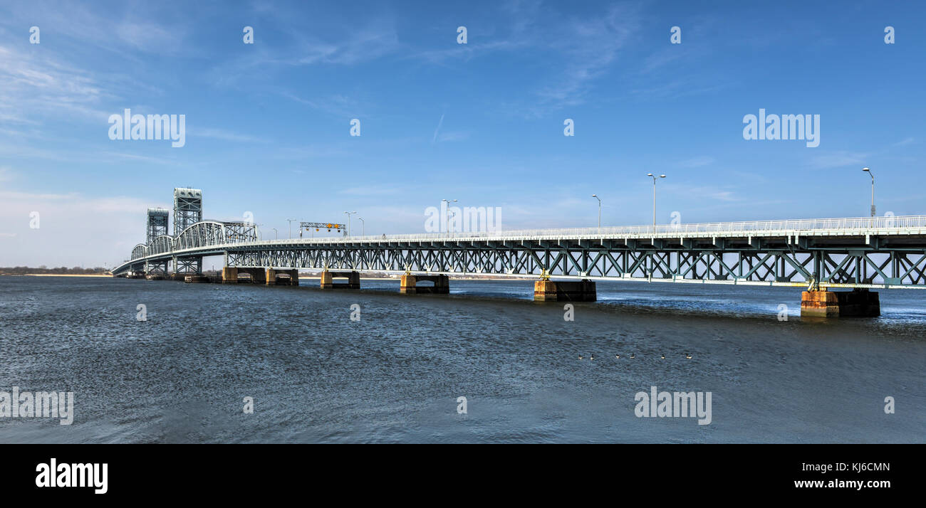 Marine Parkway - Gil Hodges Memorial Bridge von rockaway gesehen, Queens. gebaut und von der Marine parkway Behörde eröffnet in 1937, es war das längste Stockfoto