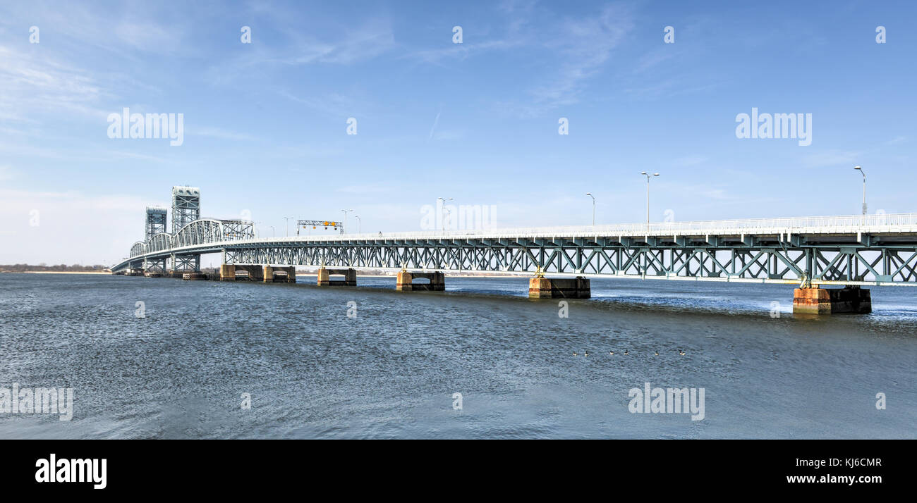 Marine Parkway - Gil Hodges Memorial Bridge von rockaway gesehen, Queens. gebaut und von der Marine parkway Behörde eröffnet in 1937, es war das längste Stockfoto