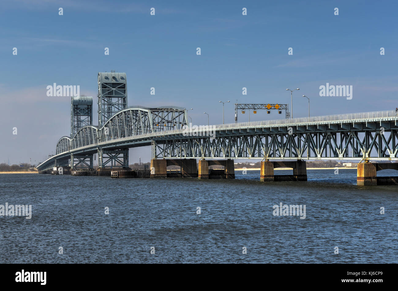 Marine Parkway - Gil Hodges Memorial Bridge von rockaway gesehen, Queens. gebaut und von der Marine parkway Behörde eröffnet in 1937, es war das längste Stockfoto