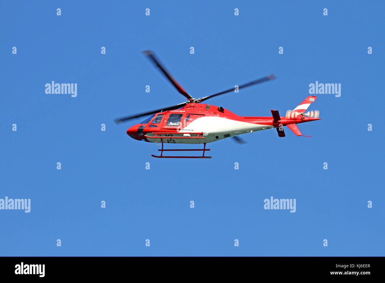 Hubschrauber im Flug, von Umhlanga Rocks, KwaZulu Natal, Südafrika. Stockfoto