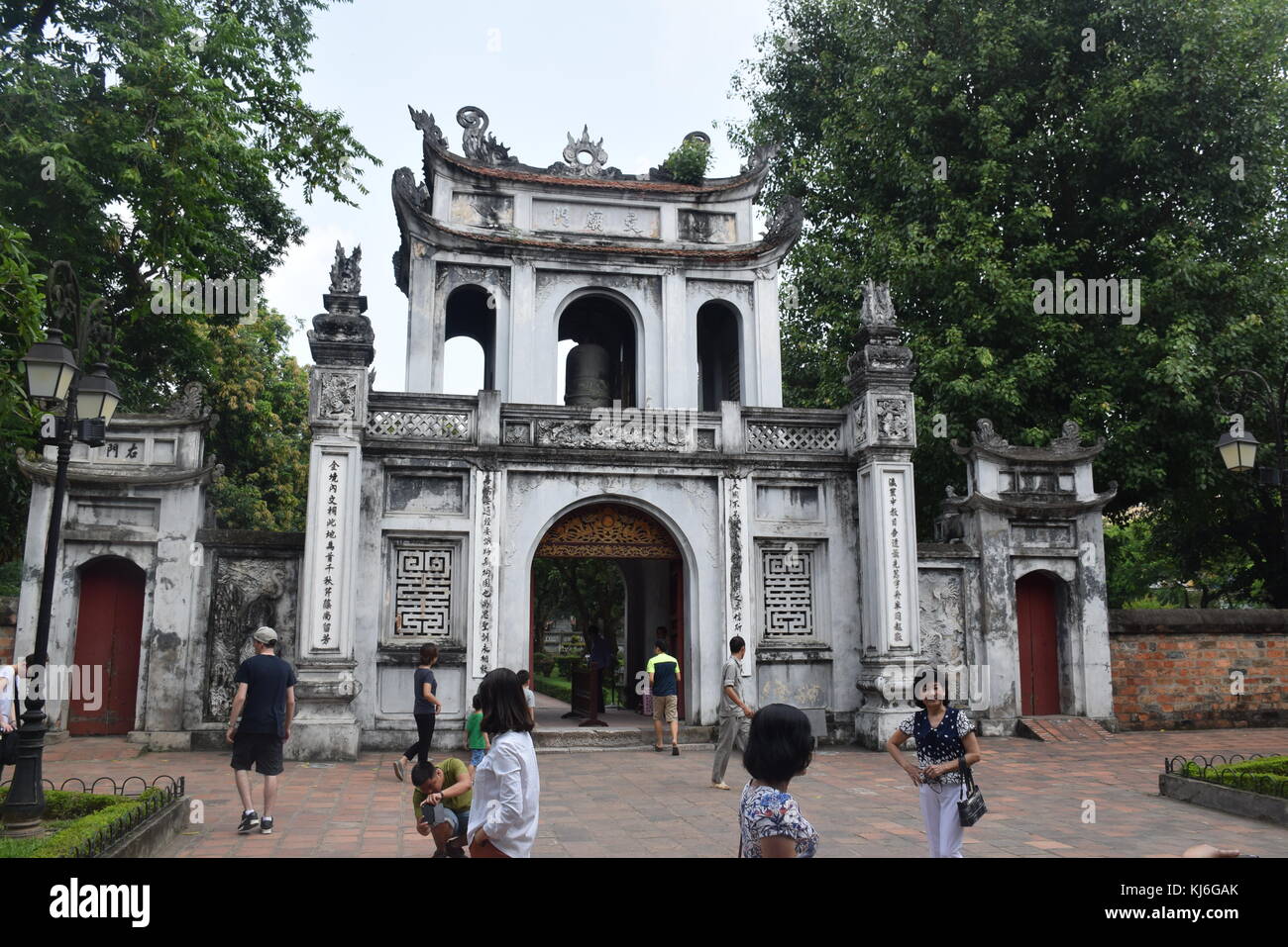 Der Eingang zum Tempel der Literatur in Hanoi, Vietnam Stockfoto