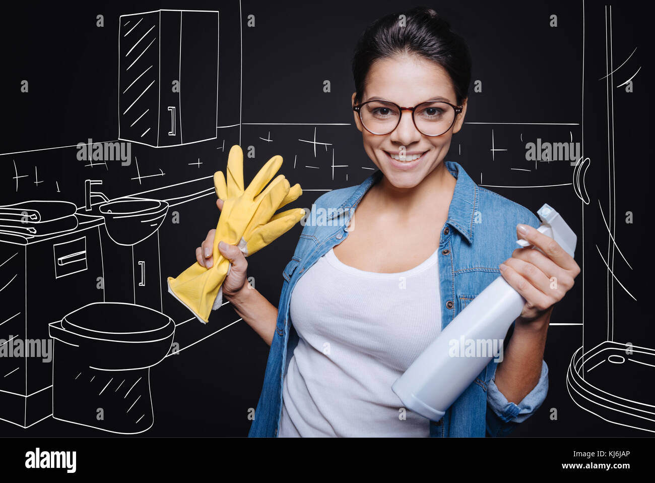 Freundliche attraktive Frau, Haushalt Stockfoto